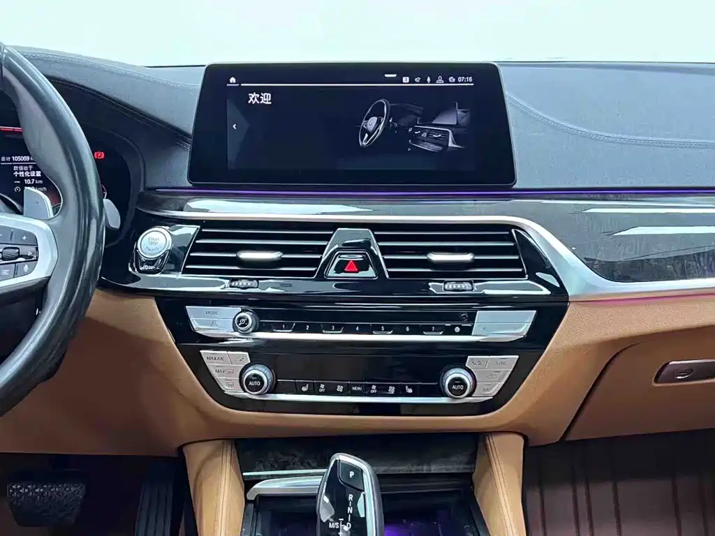 BMW 5 Series 2020 — фото 16