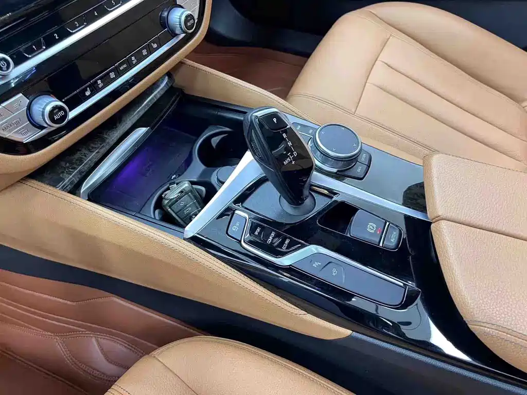 BMW 5 Series 2020 — фото 20