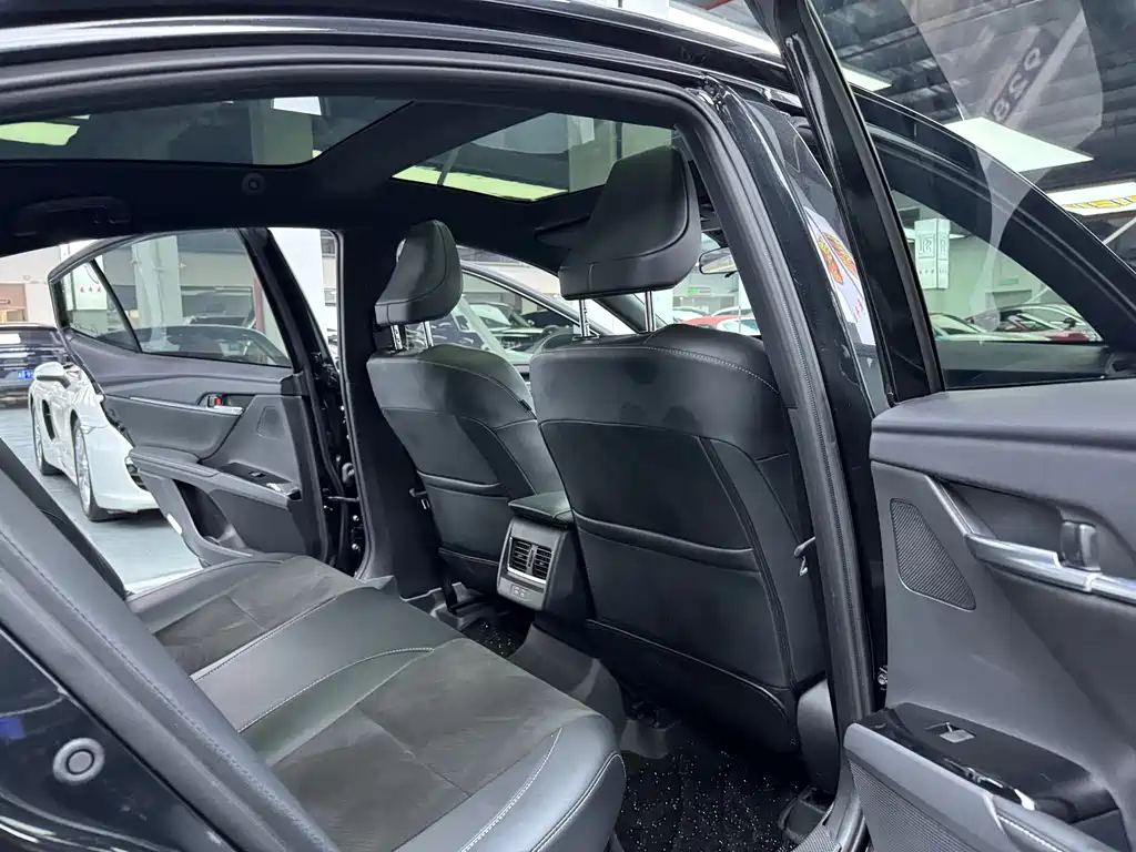 Toyota Camry 2025 — фото 14
