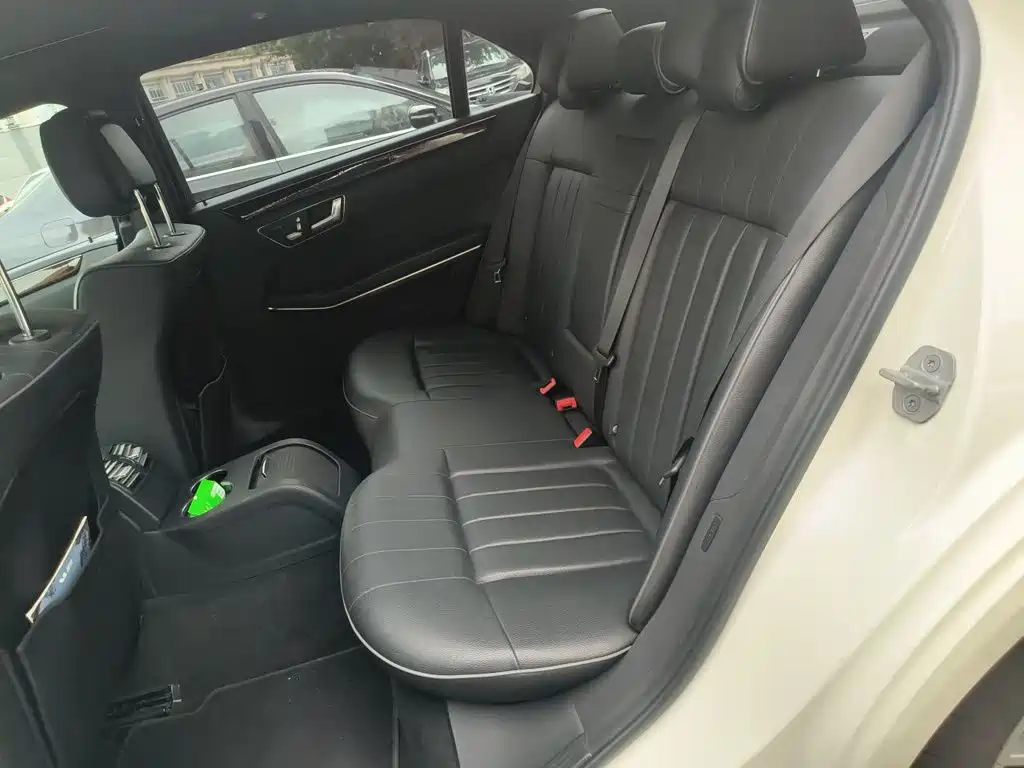 Mercedes-Benz E-Class 2015 — фото 15