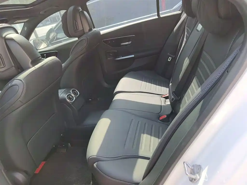 Mercedes-Benz C-Class 2023 — фото 17
