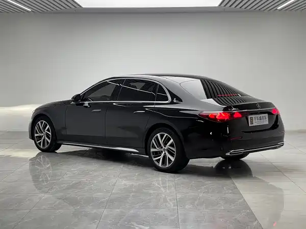 Mercedes-Benz E-Class 2024