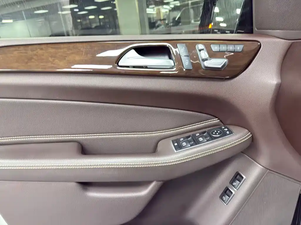 Mercedes-Benz GLS 2018 — фото 10