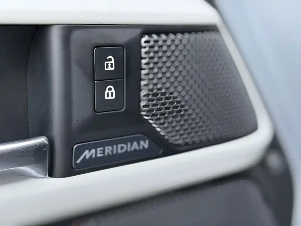Land Rover Defender 2020 — фото 13