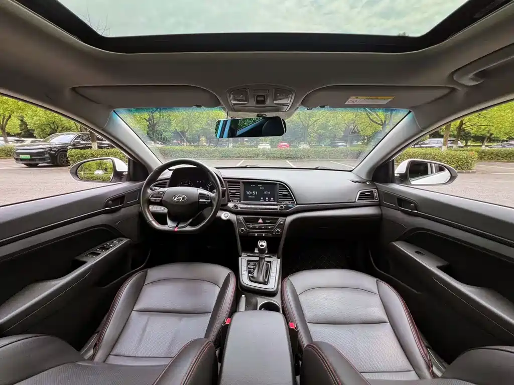 Hyundai Elantra 2019 — фото 13