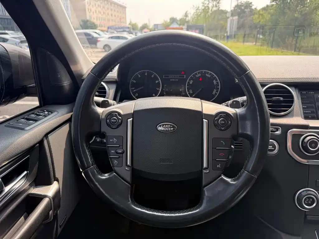 Land Rover Discovery 2016 — фото 16