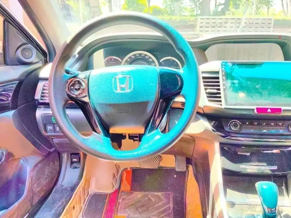 Honda Accord 2017 — фото 13