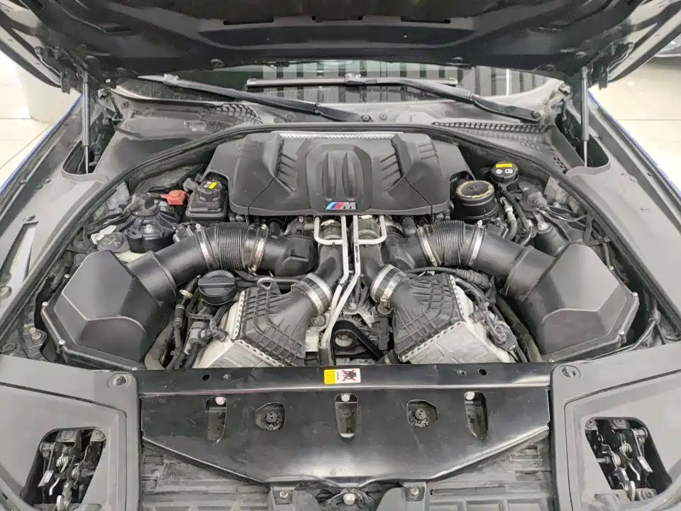 BMW M5 2017 — фото 11