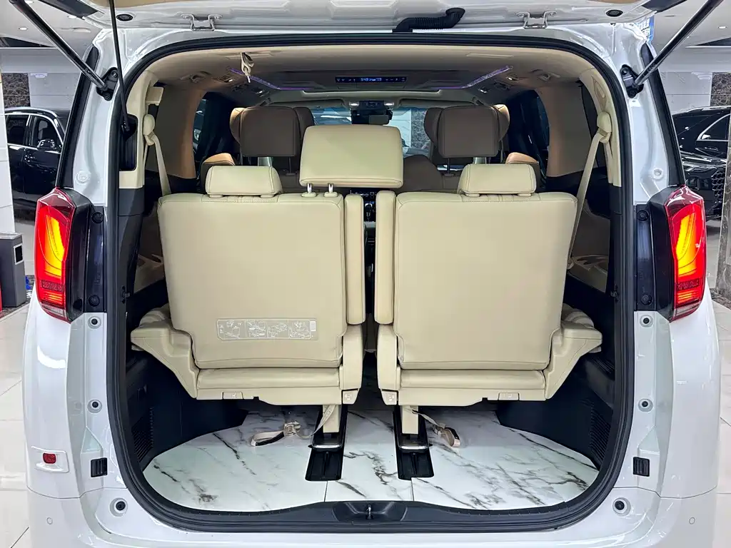 Toyota Alphard 2021 — фото 25