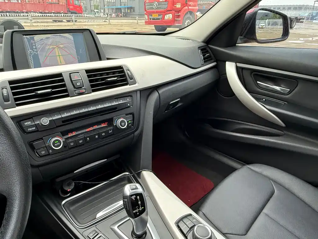 BMW 3 Series 2014 — фото 18