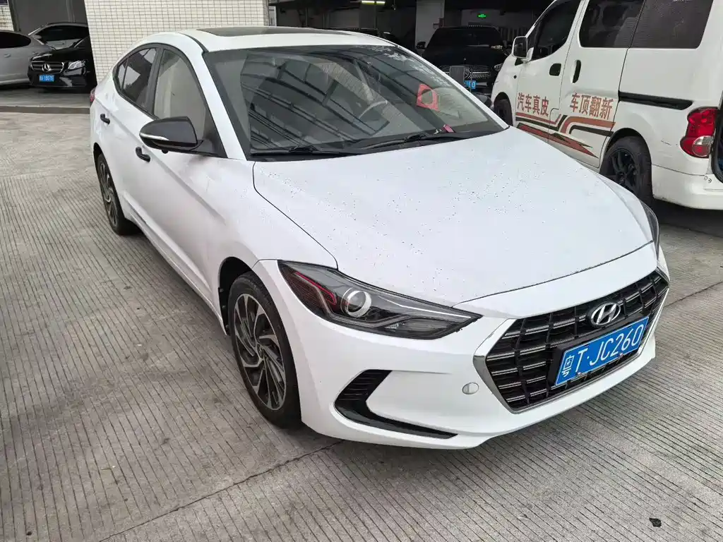 Hyundai Elantra 2021 — фото 2