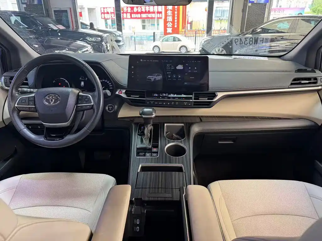 Toyota Sienna 2024 — фото 10