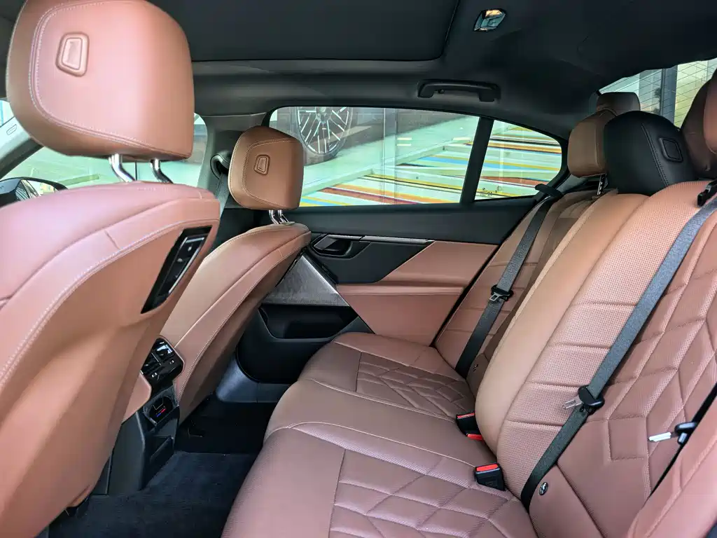 BMW i5 2025 — фото 10