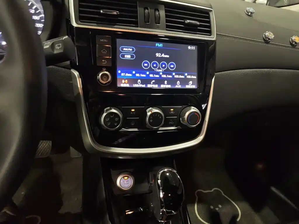 Nissan Tiida 2017 — фото 13