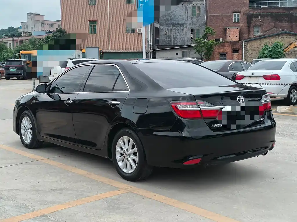 Toyota Camry 2016 — фото 4