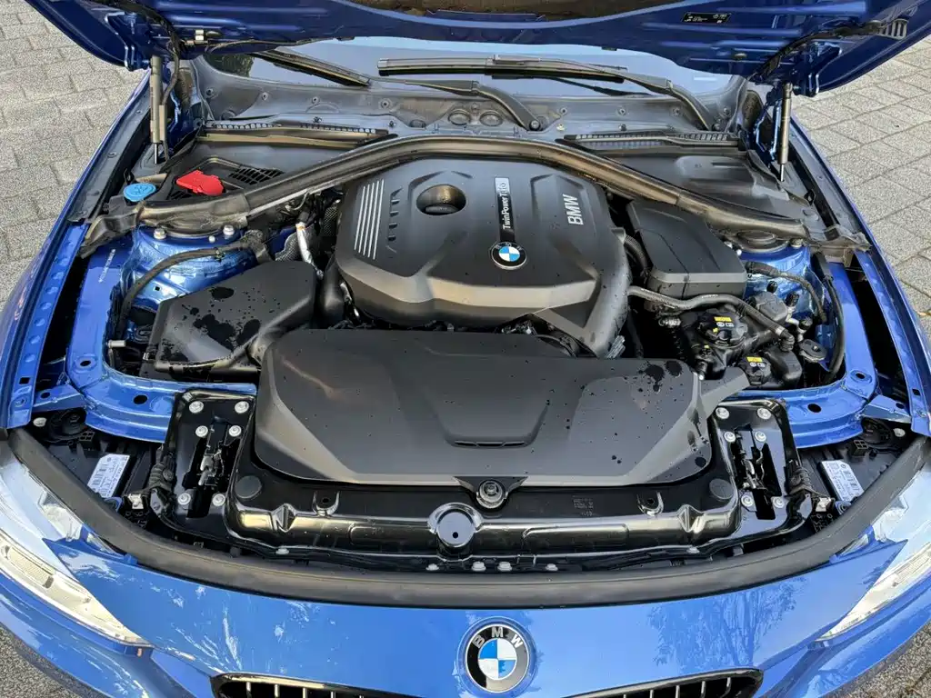 BMW 3 Series 2018 — фото 11