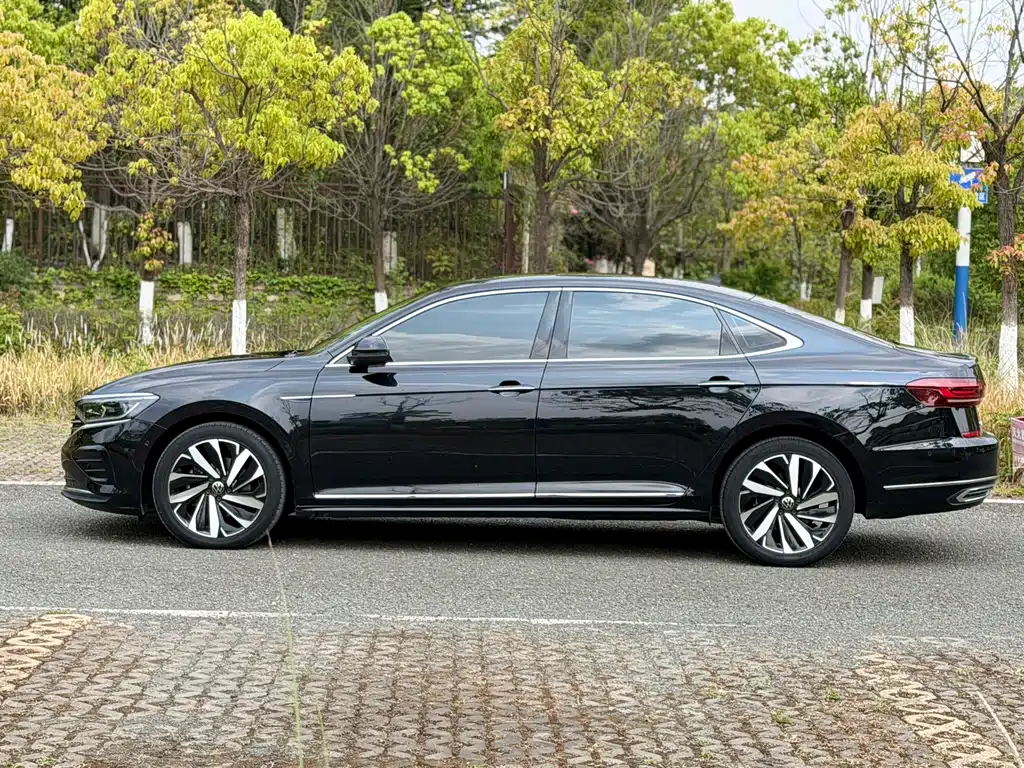 Volkswagen Passat 2022 — фото 3