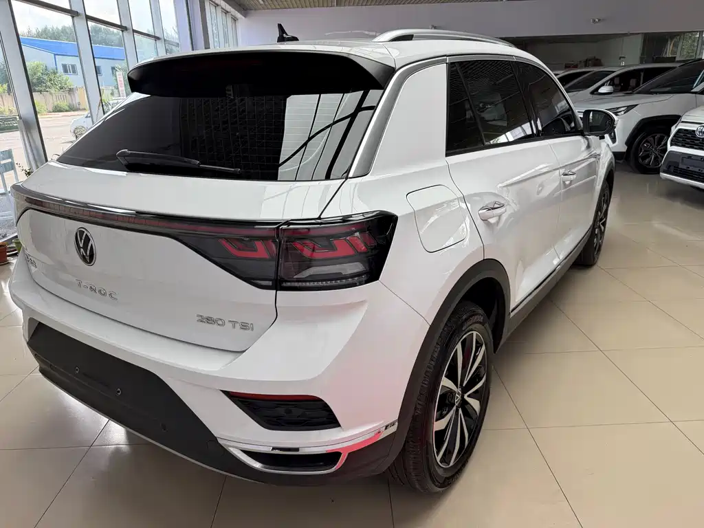 Volkswagen T-Roc 2023 — фото 16