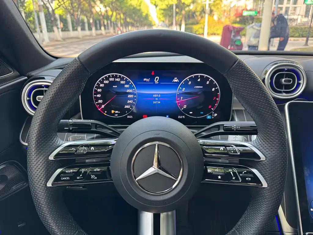Mercedes-Benz C-Class 2025 — фото 10