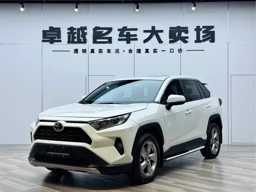 Toyota RAV4 2022 — фото 1