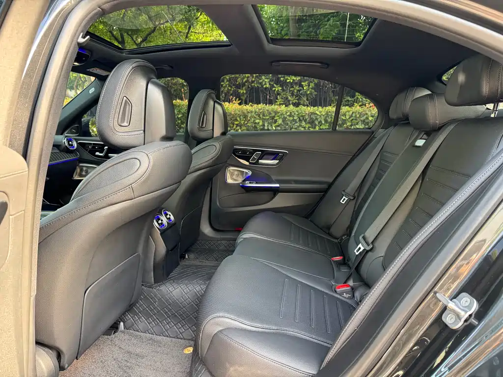 Mercedes-Benz C-Class 2025 — фото 16