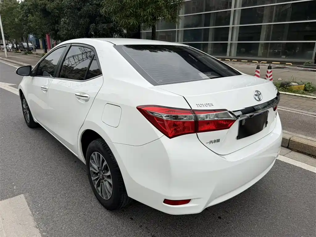 Toyota Corolla 2018 — фото 7