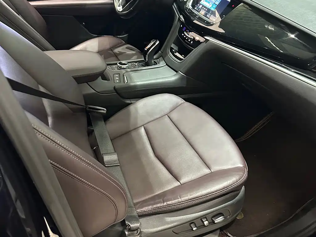 Cadillac XT6 2021 — фото 13
