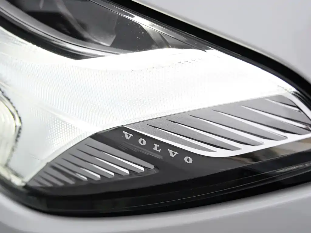 Volvo XC60 2020 — фото 10