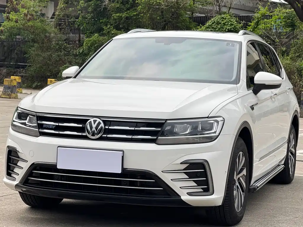 Volkswagen Tiguan L Plug-In Hybrid 2021 — фото 1