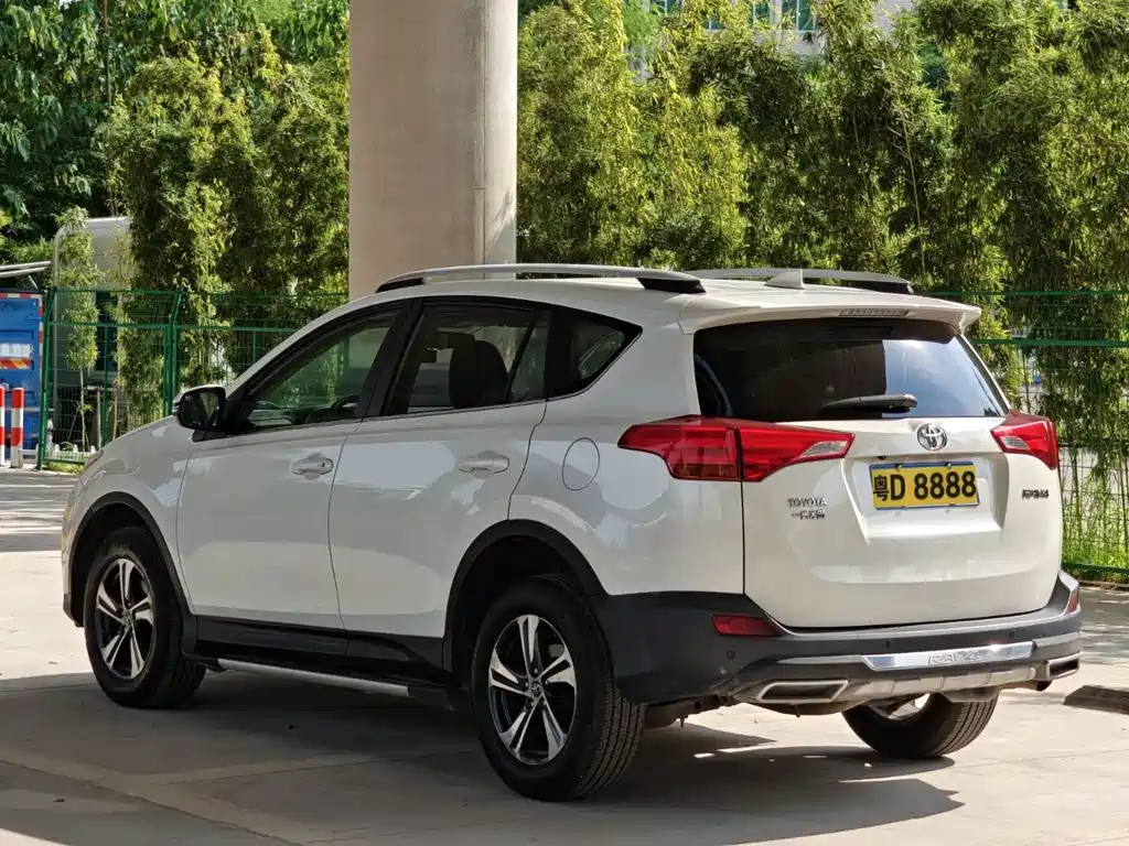 Toyota RAV4 2016 — фото 4