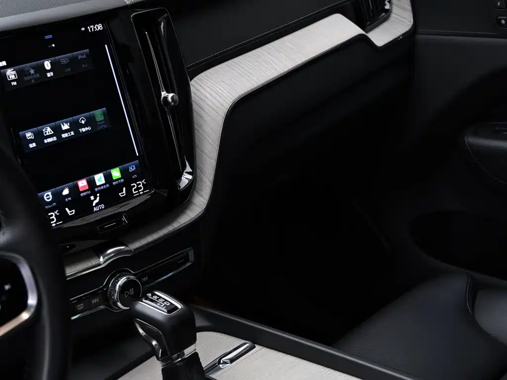 Volvo XC60 2020 — фото 15