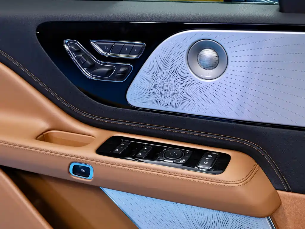 Lincoln Aviator 2020 — фото 25