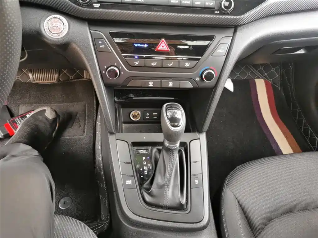 Hyundai Elantra 2019 — фото 14