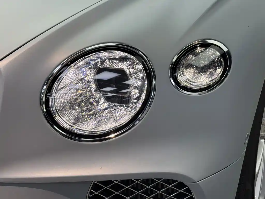Bentley Continental 2020 — фото 17