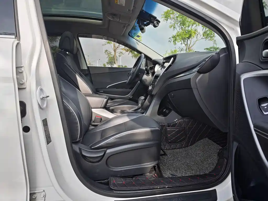 Hyundai Santa Fe 2018 — фото 15