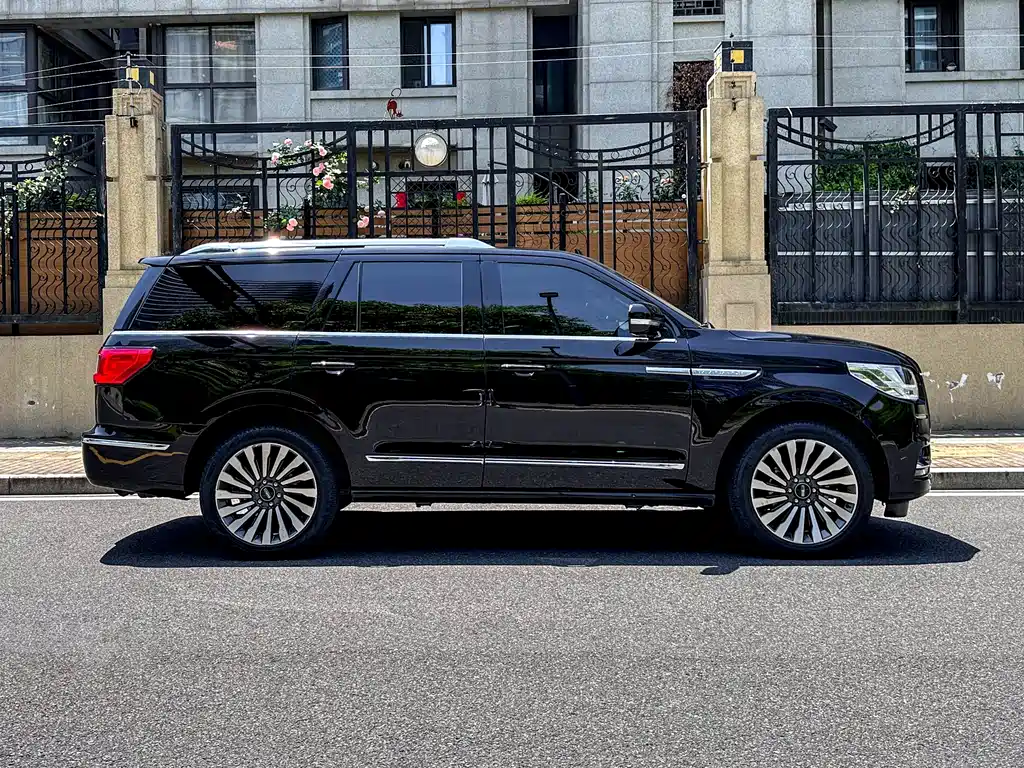 Lincoln Navigator 2021 — фото 3