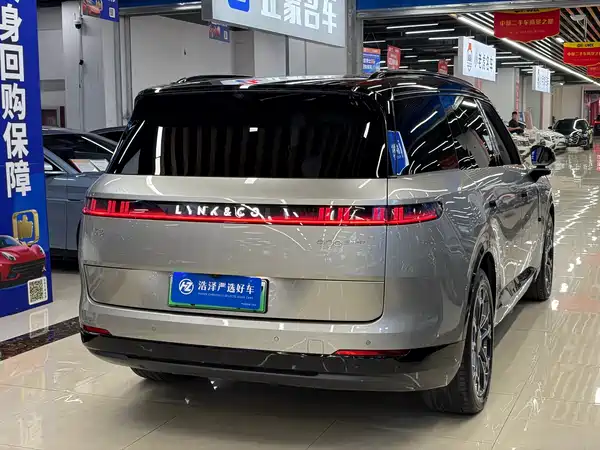 Lynk & Co 900 2025