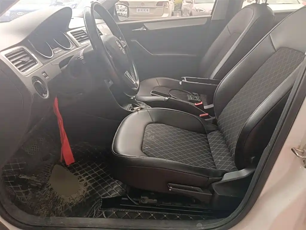 Skoda Rapid Spaceback 2019 — фото 15