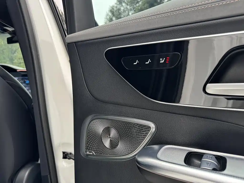 Mercedes-Benz EQE SUV 2025 — фото 17