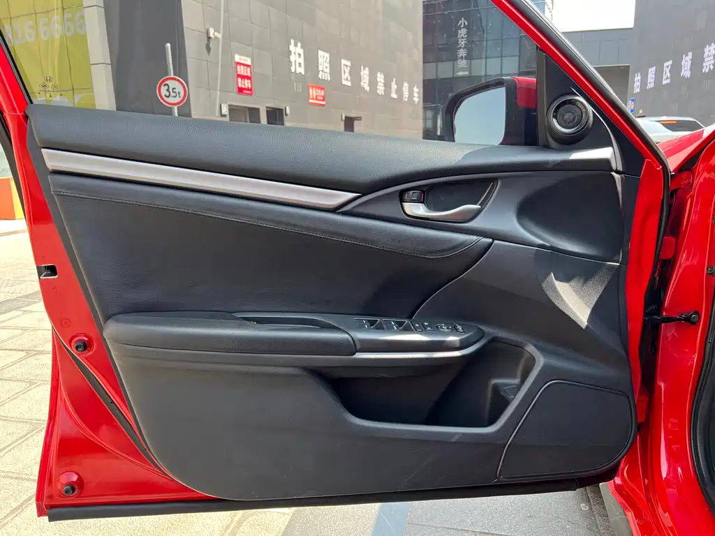 Honda Civic 2022 — фото 11