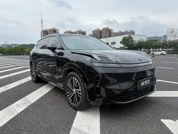 Lynk & Co 08 EM-P 2024