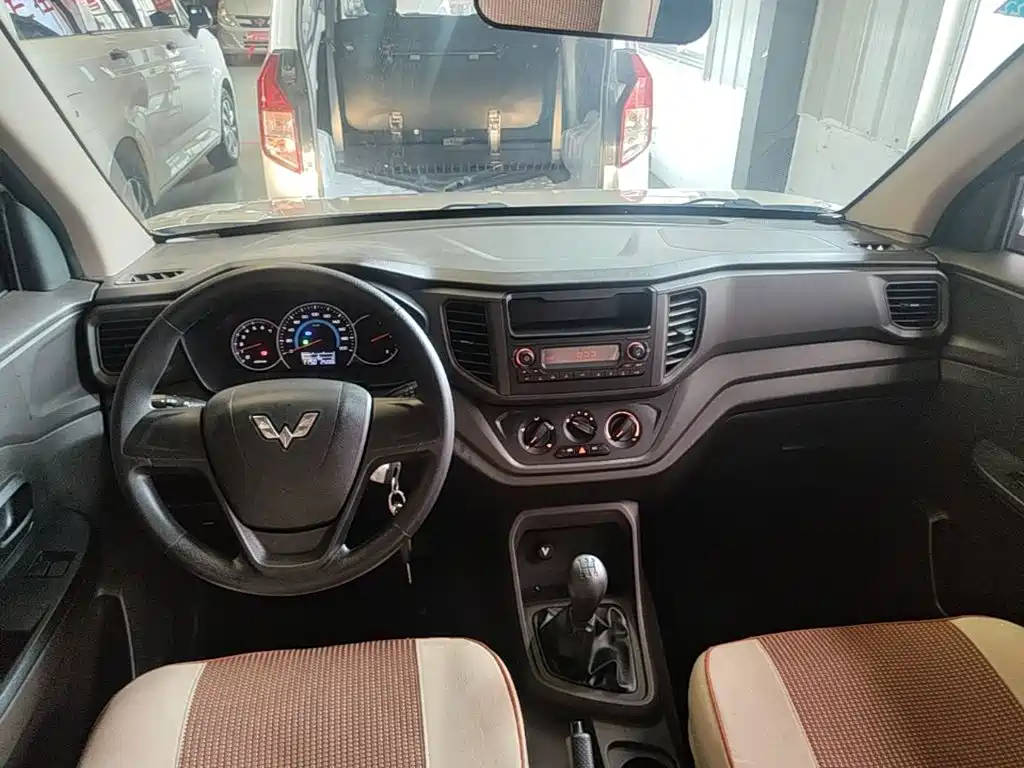 Wuling Hongguang V 2020 — фото 10