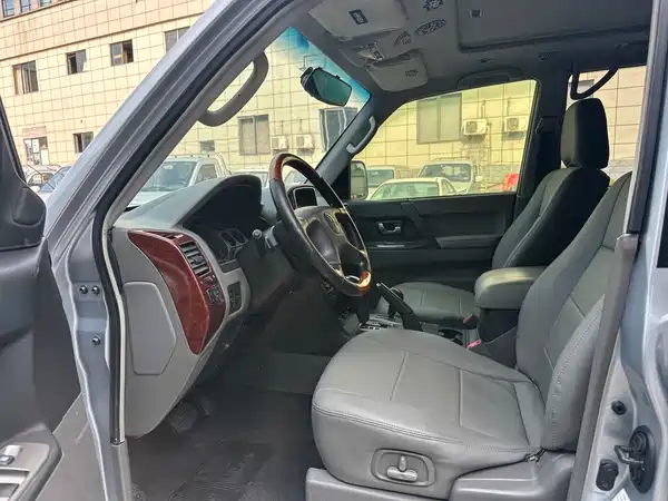 Mitsubishi Pajero 2006