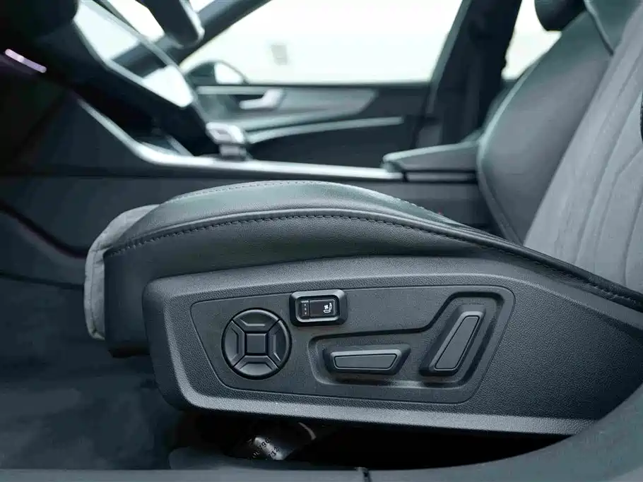 Audi A6L New Energy 2022 — фото 12