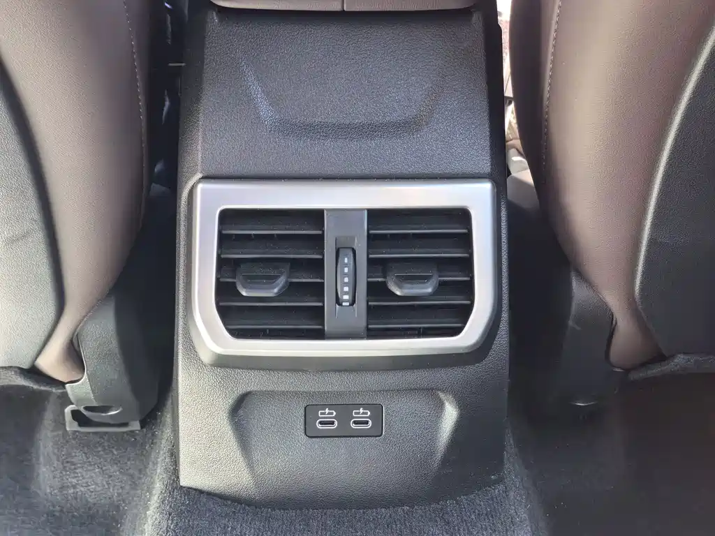 BMW 2 Series 2025 — фото 12