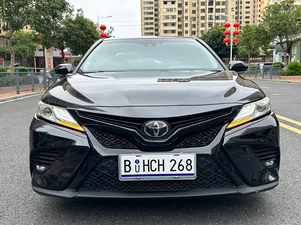 Toyota Camry 2019 — фото 2