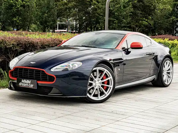 Aston Martin V8 Vantage 2017