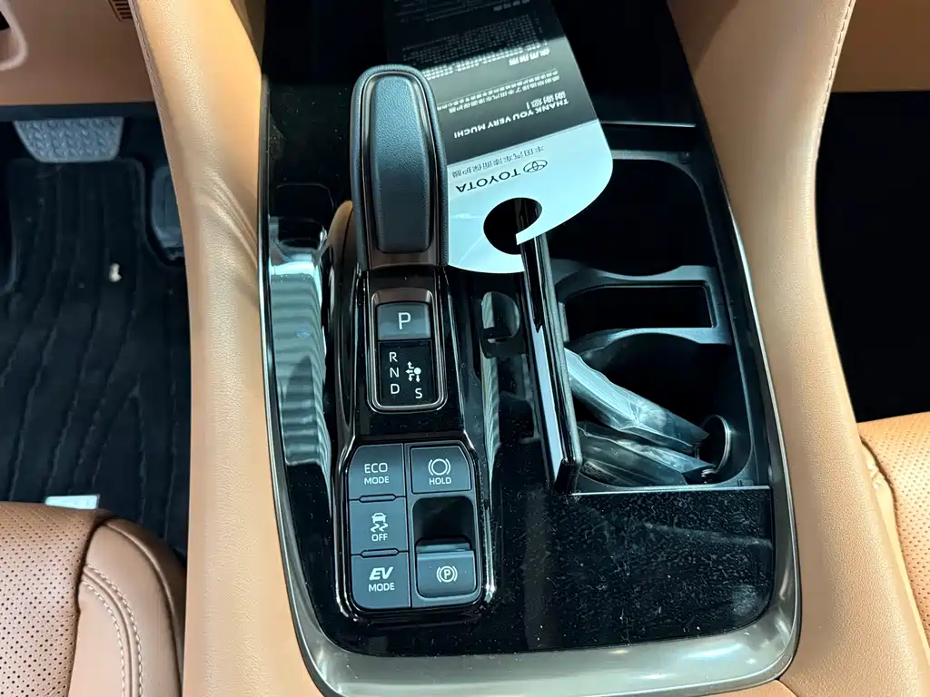 Toyota Alphard — фото 21