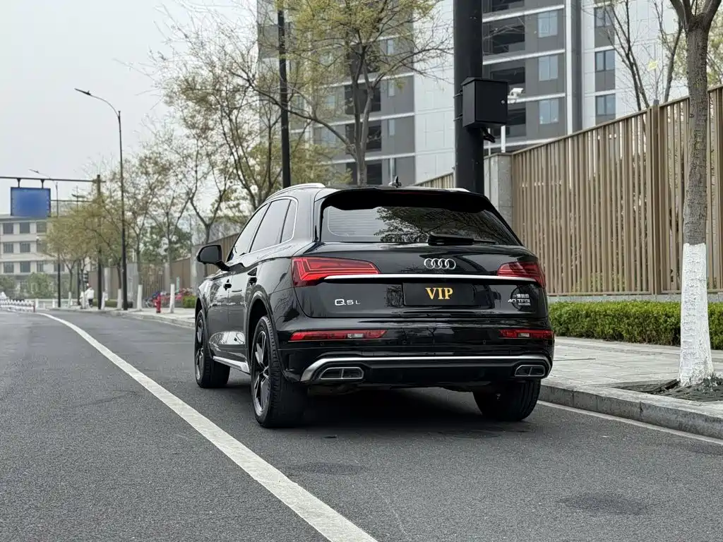 Audi Q5L 2023 — фото 23
