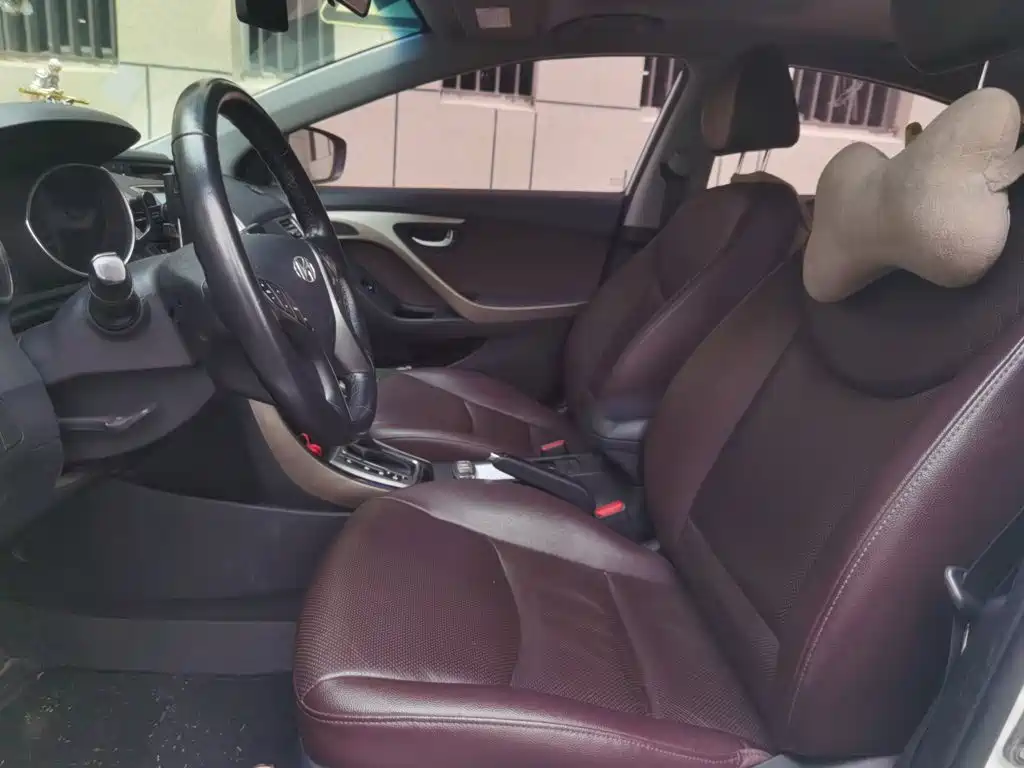 Hyundai Elantra 2015 — фото 11